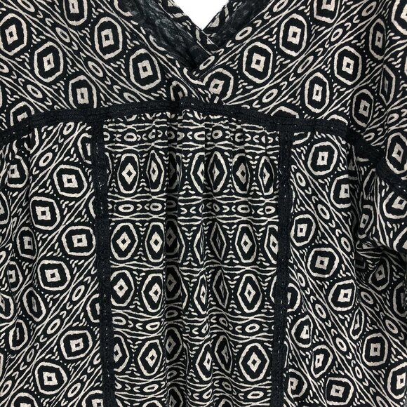 Lucky Brand Black and White Hayley Geo Print V-neck 1/2 Sleeve top S - Picture 7 of 13